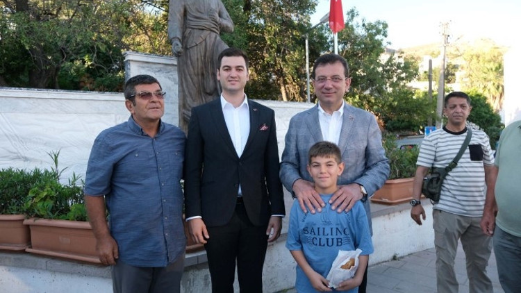 İBB Başkanı Ekrem İmamoğlu, Bodrumda bayram namazı kıldı İBB Başkanı Ekrem İmamoğlu, Bodrumda bayram namazı kıldı