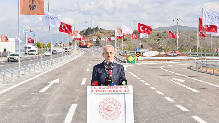 Bayramda otoyollardan geçen araç 21 milyonu aştı