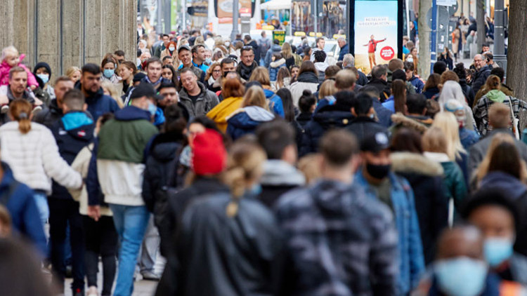 Almanya nüfusu tahmin edilenden az arttı