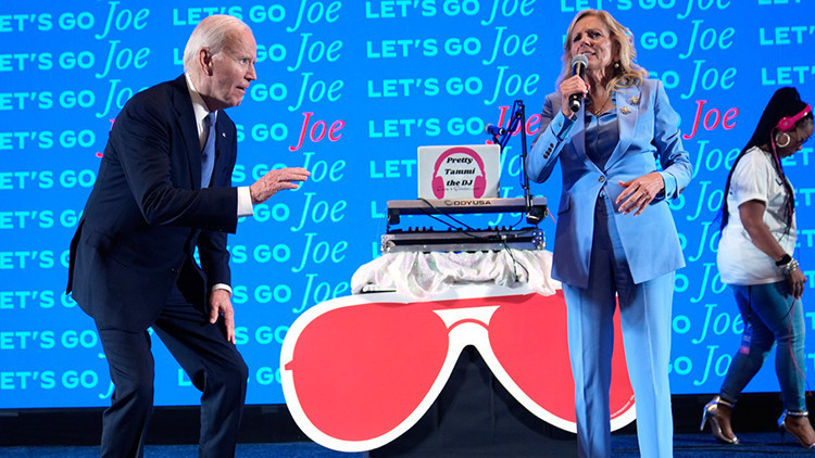 Eşi çocuk gibi tebrik etti: Demokratlar çıldırdı Bidena kenara çekil çağrıları...