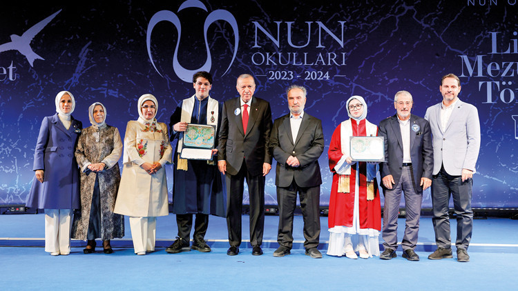 Cumhurbaşkanı Erdoğan’dan öğrencilere: Bir hayaliniz olsun Cumhurbaşkanı Erdoğan’dan öğrencilere: Bir hayaliniz olsun