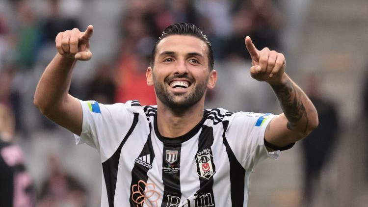 Umut Meraş, Süper Lig ekibine imza attı Umut Meraş, Süper Lig ekibine imza attı