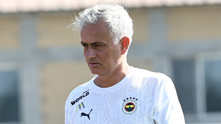 Fenerbahçede Jose Mourinhodan rakiplere gönderme: Umarım maaşları ödeyebilirler
