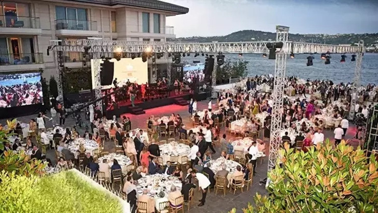 98 yıllık gelenek Gazi Koşusu Resepsiyonuna yoğun katılım...