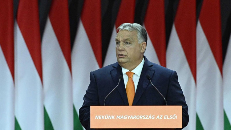 Orban, AB’yi eleştirdi Merkel’i övdü Orban, AB’yi eleştirdi Merkel’i övdü