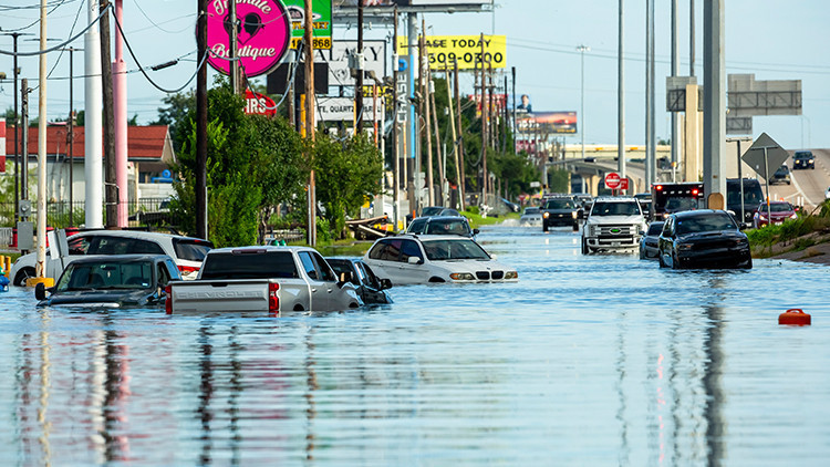 Beryl Kasırgası Texası vurdu: 6 kişi öldü, 2.7 milyon hane elektriksiz kaldı Beryl Kasırgası Texası vurdu: 6 kişi öldü, 2.7 milyon hane elektriksiz kaldı