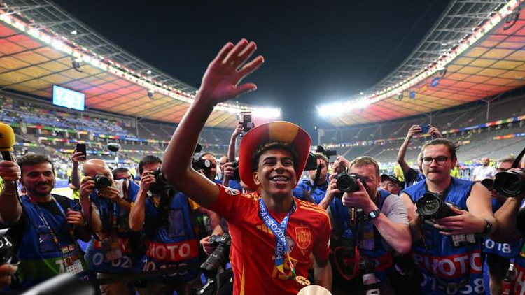Lamine Yamal, Avrupa Futbol Şampiyonasına damgasını vurdu Pelenin rekorunu eline geçirdi Lamine Yamal, Avrupa Futbol Şampiyonasına damgasını vurdu Pelenin rekorunu eline geçirdi