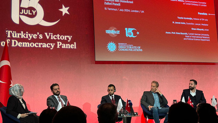 Londra’da ‘15 Temmuz Türkiye’nin Demokrasi Zaferi’ paneli