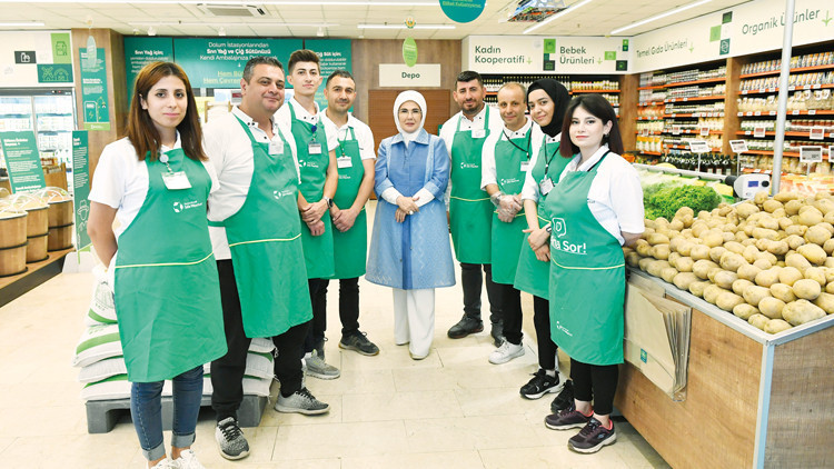 Emine Erdoğan’dan ‘atıksız alışveriş’ ziyareti