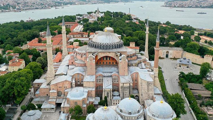 Ayasofya-i Kebir Cami-i Şerifi yaklaşık 25 milyon ziyaretçi ağırladı Ayasofya-i Kebir Cami-i Şerifi yaklaşık 25 milyon ziyaretçi ağırladı