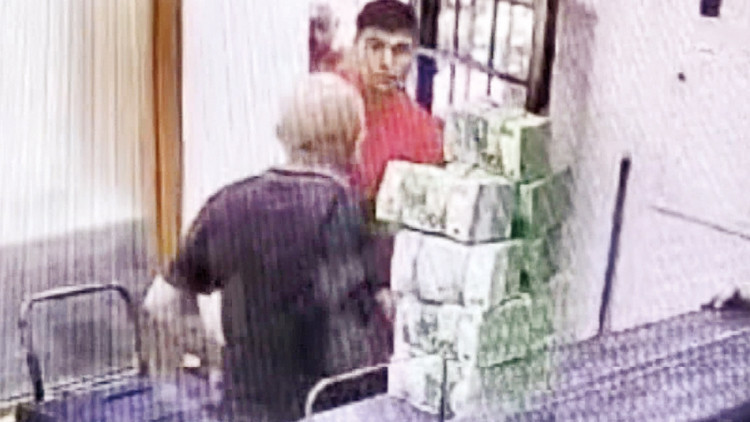 1 milyon Euro ile havalimanında yakalandı