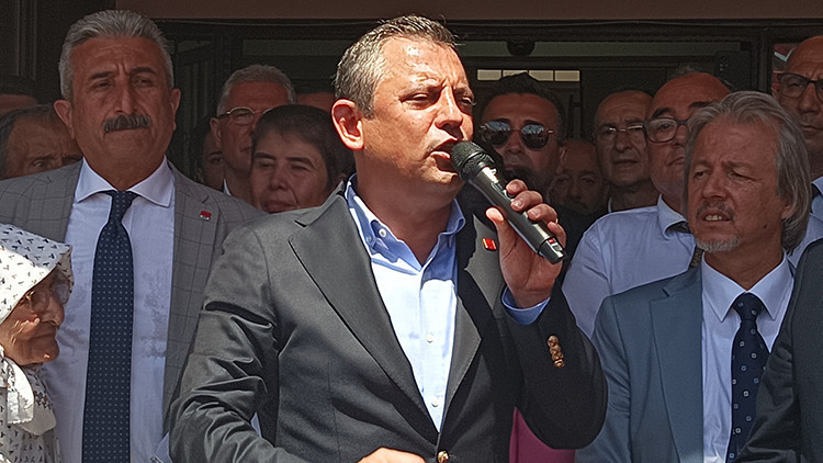 CHP Genel Başkanı Özel: Kimlik kavgası yapmayız CHP Genel Başkanı Özel: Kimlik kavgası yapmayız