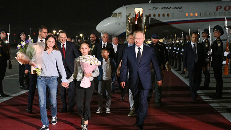 Rusya, Türkiye’nin organizasyonu ile tarihinin en büyük takas operasyonunu yaptı Rusya, Türkiye’nin organizasyonu ile tarihinin en büyük takas operasyonunu yaptı