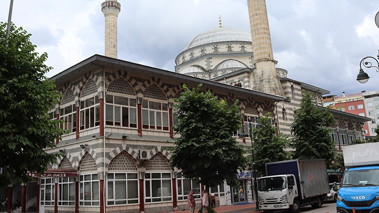 Cumhurbaşkanı Erdoğan, zemininde kayma var deyip yenileceğini duyurmuştu... İnceleme nedeni belli oldu Cumhurbaşkanı Erdoğan, zemininde kayma var deyip yenileceğini duyurmuştu... İnceleme nedeni belli oldu