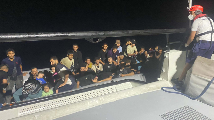 Bodrumda kaçak operasyonu 32si kurtarıldı, 44ü yakalandı Bodrumda kaçak operasyonu 32si kurtarıldı, 44ü yakalandı