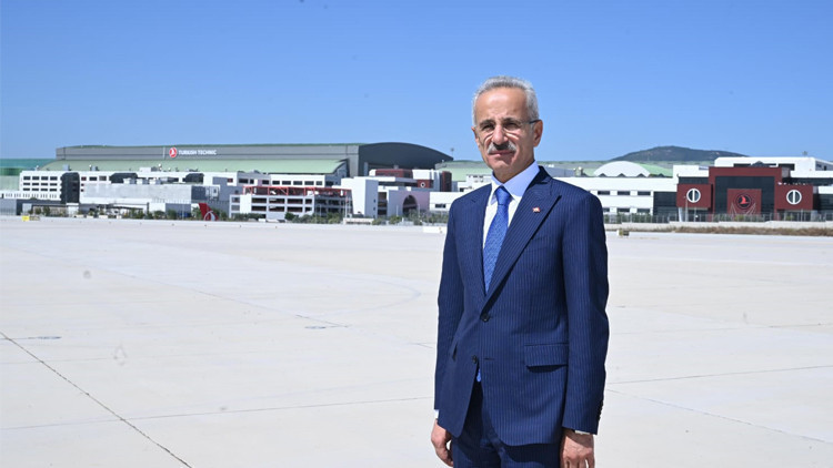 Bakan Uraloğlu açıkladı... Havayolunda yolcu patlaması yaşandı Bakan Uraloğlu açıkladı... Havayolunda yolcu patlaması yaşandı