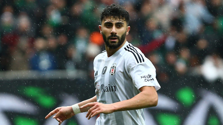 Süper Lig ekibi, Beşiktaştan Emrecanla 4 yıllık imzaladı Süper Lig ekibi, Beşiktaştan Emrecanla 4 yıllık imzaladı