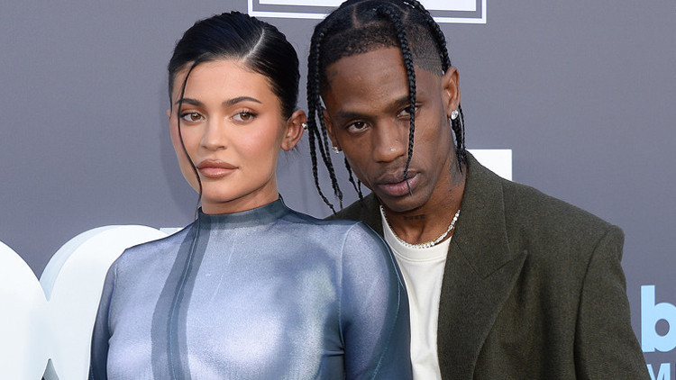 Kylie Jennerın iki çocuğunun babası Travis Scott gözaltına alındı Kylie Jennerın iki çocuğunun babası Travis Scott gözaltına alındı