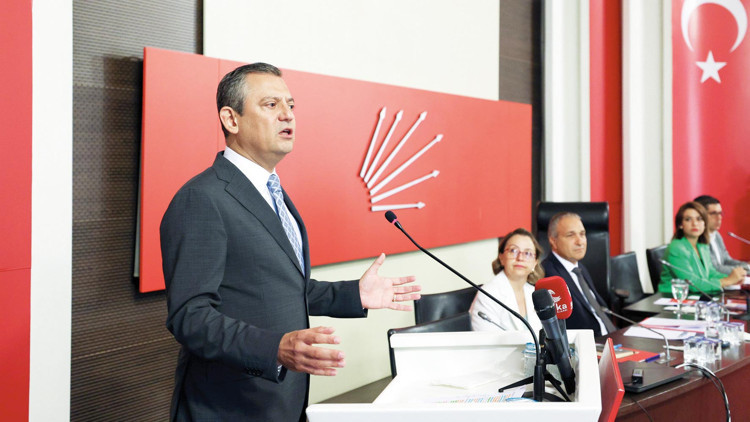 CHP’de tüzük mesaisi CHP’de tüzük mesaisi