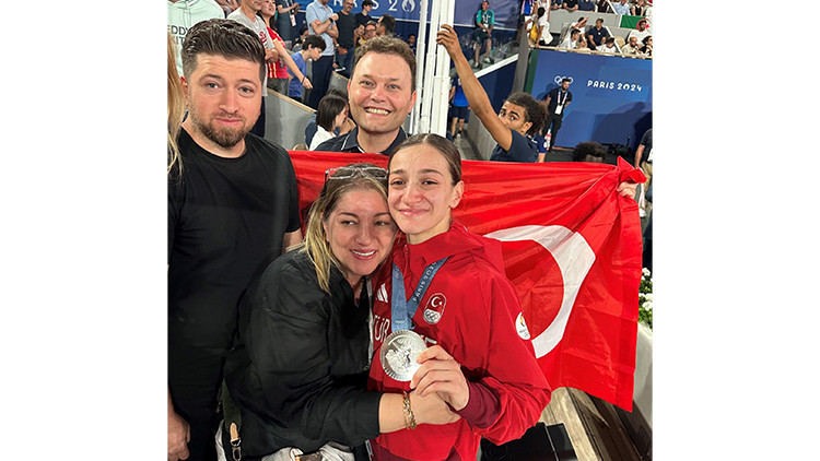 “Sabah ağlayarak kahve içtim” “Sabah ağlayarak kahve içtim”