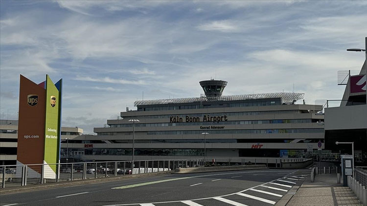 Havalimanlarında fosil yakıt eylemi Havalimanlarında fosil yakıt eylemi