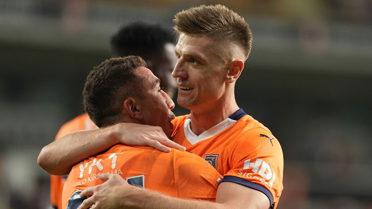 Başakşehir evinde rahat turladı Play-offtaki rakibi belli oldu (Başakşehir 2-0 Iberia Tiflis) Başakşehir evinde rahat turladı Play-offtaki rakibi belli oldu (Başakşehir 2-0 Iberia Tiflis)