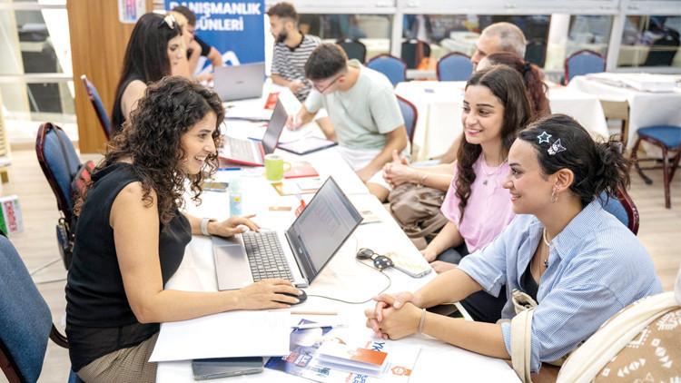 Üniversiteye ilk adım... Kayıtlar bugün başlıyor Üniversiteye ilk adım... Kayıtlar bugün başlıyor