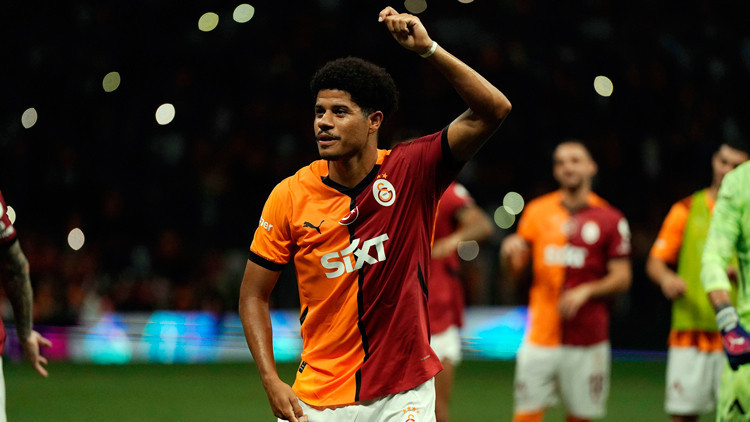 Galatasaraylı Gabriel Sara, en iyi 11e seçildi Galatasaraylı Gabriel Sara, en iyi 11e seçildi