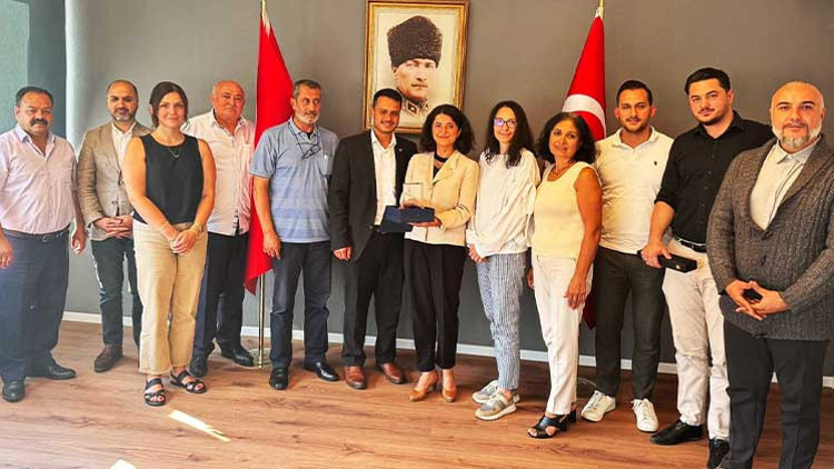 Başkonsolos Kaya’ya veda ziyareti Başkonsolos Kaya’ya veda ziyareti