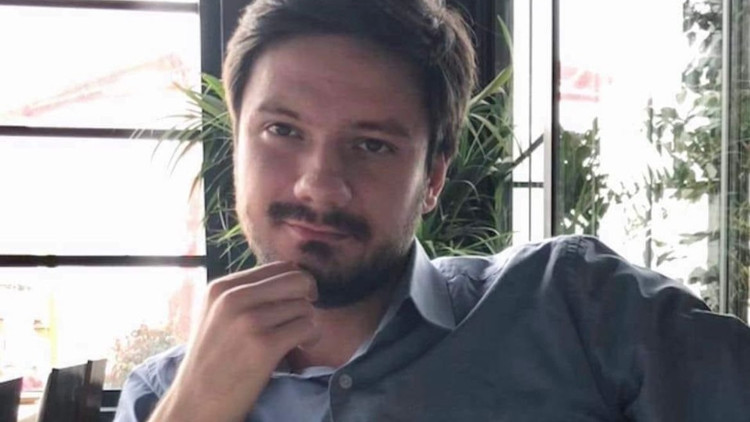 Evinde başından vurulmuş halde bulunmuştu... CHPli belediye meclis üyesi toprağa verildi