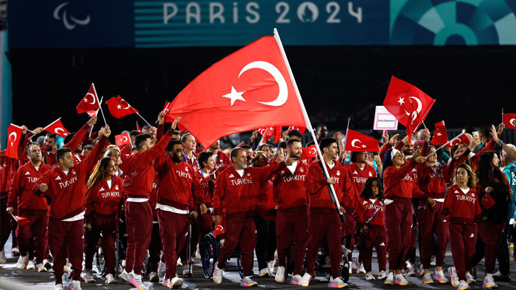 Paris 2024 Paralimpik Oyunlarının açılış töreni yapıldı Tarihte ilk kez...