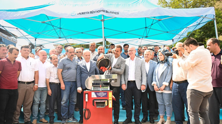 Dursunbeyli üreticilere salça makinesi dağıtıldı Dursunbeyli üreticilere salça makinesi dağıtıldı