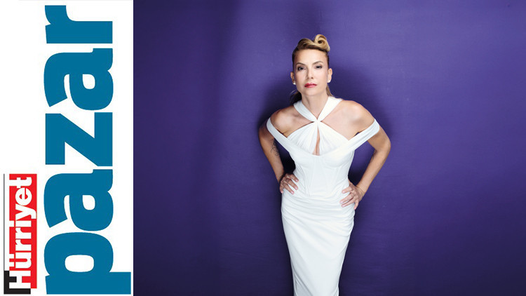 Şebnem Dönmez: ‘Her şey anne yarasıyla başladı. Onu anlamaya çalıştım’ Şebnem Dönmez: ‘Her şey anne yarasıyla başladı. Onu anlamaya çalıştım’