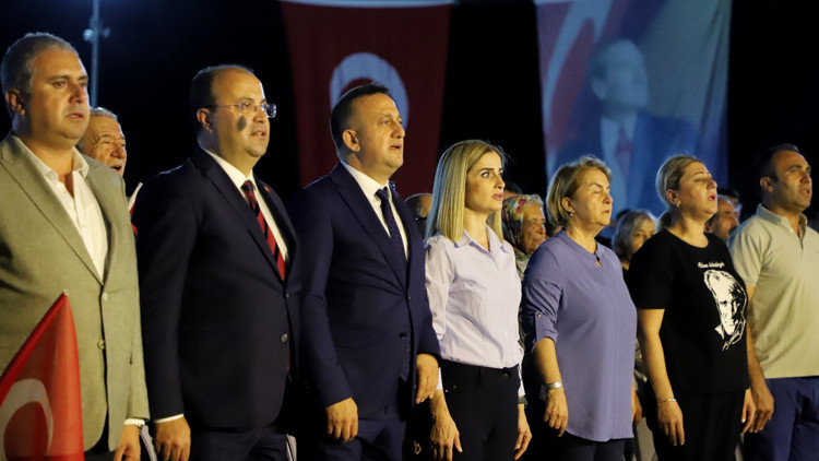 Turhalda 30 Ağustos Zafer Bayramı coşkuyla kutlandı Turhalda 30 Ağustos Zafer Bayramı coşkuyla kutlandı