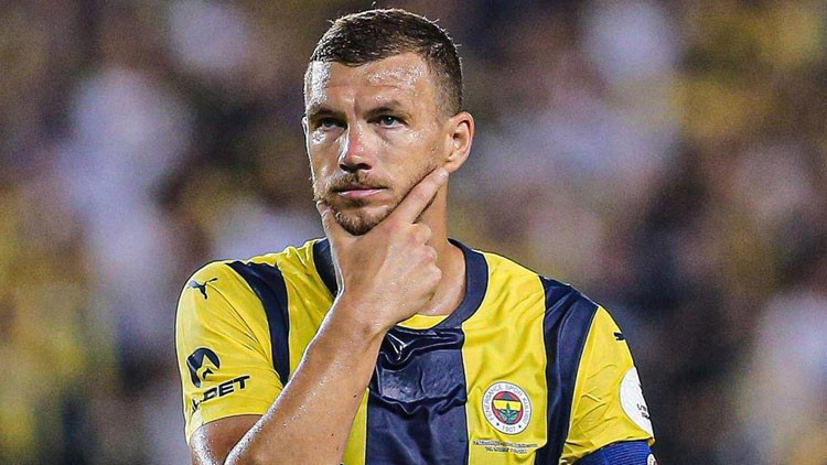 Fenerbahçenin golcüsü Edin Dzeko yıllara meydan okuyor Fenerbahçenin golcüsü Edin Dzeko yıllara meydan okuyor