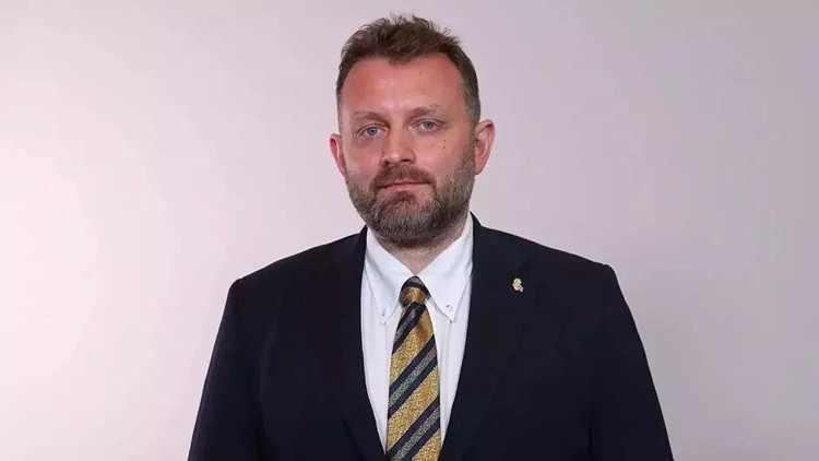 Selahattin Baki: Fenerbahçenin Vinicius Souza için yaptığı teklif beklentilerin altındaydı Selahattin Baki: Fenerbahçenin Vinicius Souza için yaptığı teklif beklentilerin altındaydı