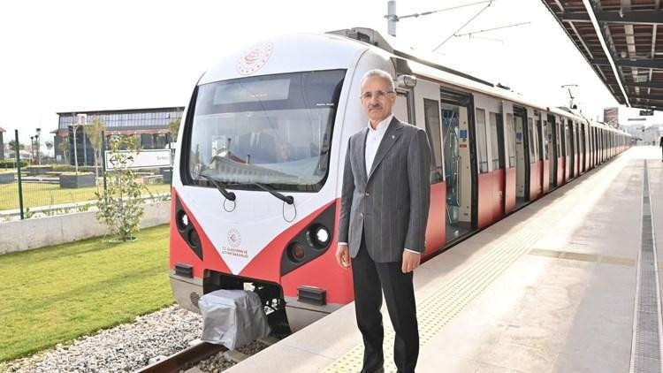 Bakan Uraloğlu duyurdu: Yeni demiryolu hattı geliyor