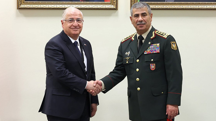 Bakan Güler, Azerbaycanlı mevkidaşıyla bir araya geldi Bakan Güler, Azerbaycanlı mevkidaşıyla bir araya geldi