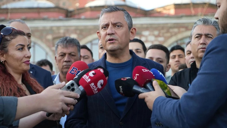 CHP lideri Özel, Türkevini ziyaret etti: Hepimiz için bir gurur kaynağı CHP lideri Özel, Türkevini ziyaret etti: Hepimiz için bir gurur kaynağı