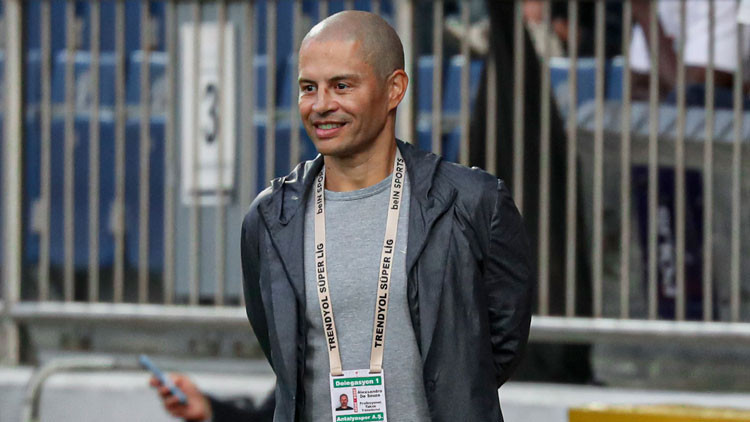 Fenerbahçe ile Antalyaspor 57. randevuda Alex, eski takımına karşı... Fenerbahçe ile Antalyaspor 57. randevuda Alex, eski takımına karşı...