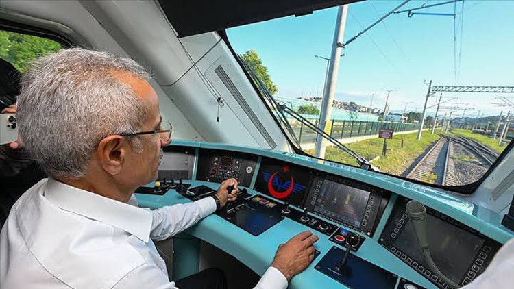 Bakan Uraloğlu açıkladı: Adapazarı-Gebze bölgesel trenini, 2,5 milyon yolcu kullandı