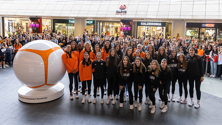 Eczacıbaşı Dynavit, voleybolseverlerle buluştu Eczacıbaşı Dynavit, voleybolseverlerle buluştu