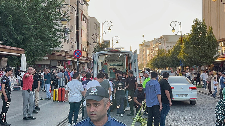 Boşanma aşamasındaki eşini, çocuğunun yanında öldürdü Boşanma aşamasındaki eşini, çocuğunun yanında öldürdü