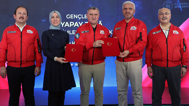 Bakan Osman Aşkın Baktan dijital yüzyıl vurgusu Bakan Osman Aşkın Baktan dijital yüzyıl vurgusu