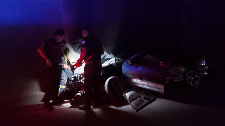 Tünelde can pazarı: Aynı aileden 4 kişi araç içinde sıkıştı Tünelde can pazarı: Aynı aileden 4 kişi araç içinde sıkıştı