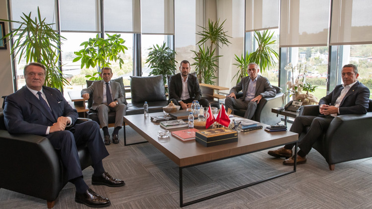 Türk futbolu için devlerden güç birliği 4 büyük kulübün başkanından Riva’da kritik zirve Türk futbolu için devlerden güç birliği 4 büyük kulübün başkanından Riva’da kritik zirve