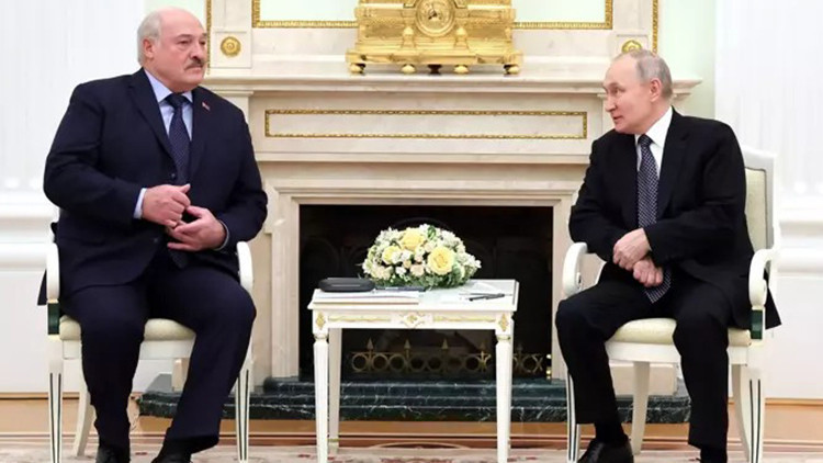 Putinden Lukaşenko’ya Aziz Andreas Nişanı Putinden Lukaşenko’ya Aziz Andreas Nişanı