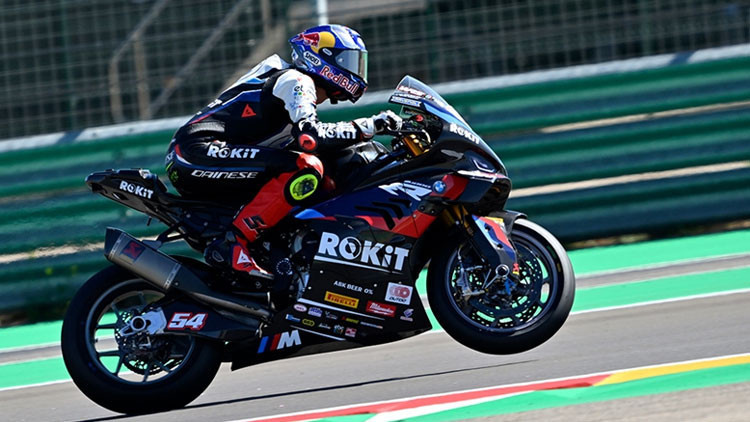 Milli motosikletçi Toprak Razgatlıoğlu Portekizde birinci oldu