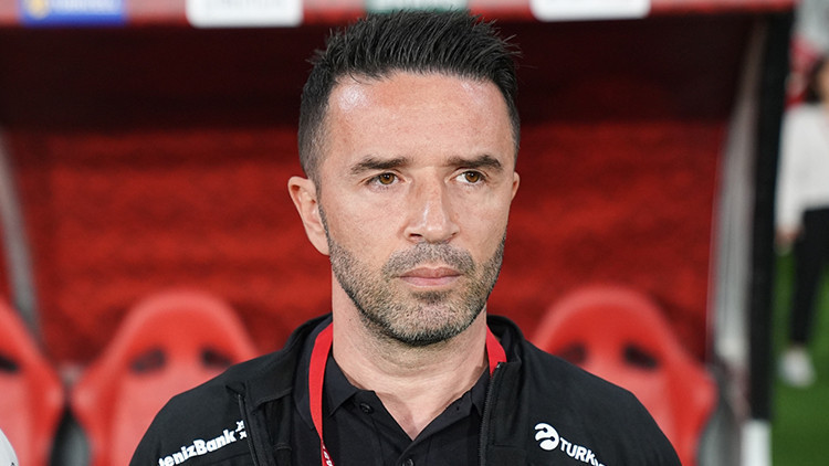 Gökhan Gönülün öğrencileri, 5 golle mağlup oldu Gökhan Gönülün öğrencileri, 5 golle mağlup oldu