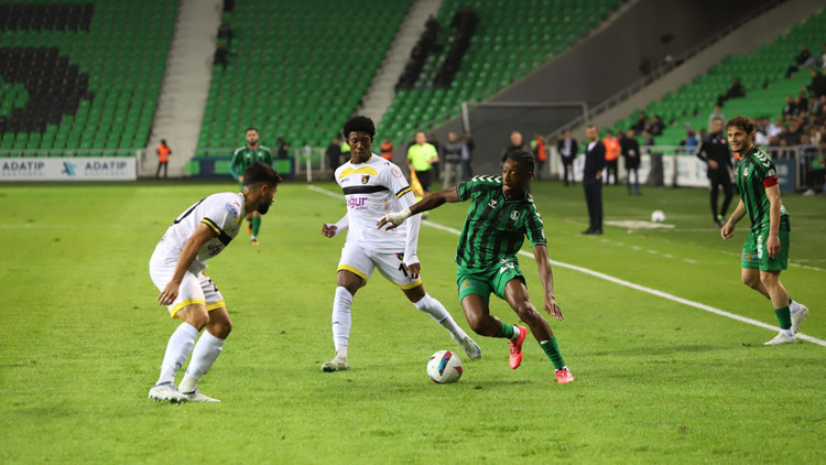 Sakaryaspor 3-1 İstanbulspor Sakaryaspor 3-1 İstanbulspor